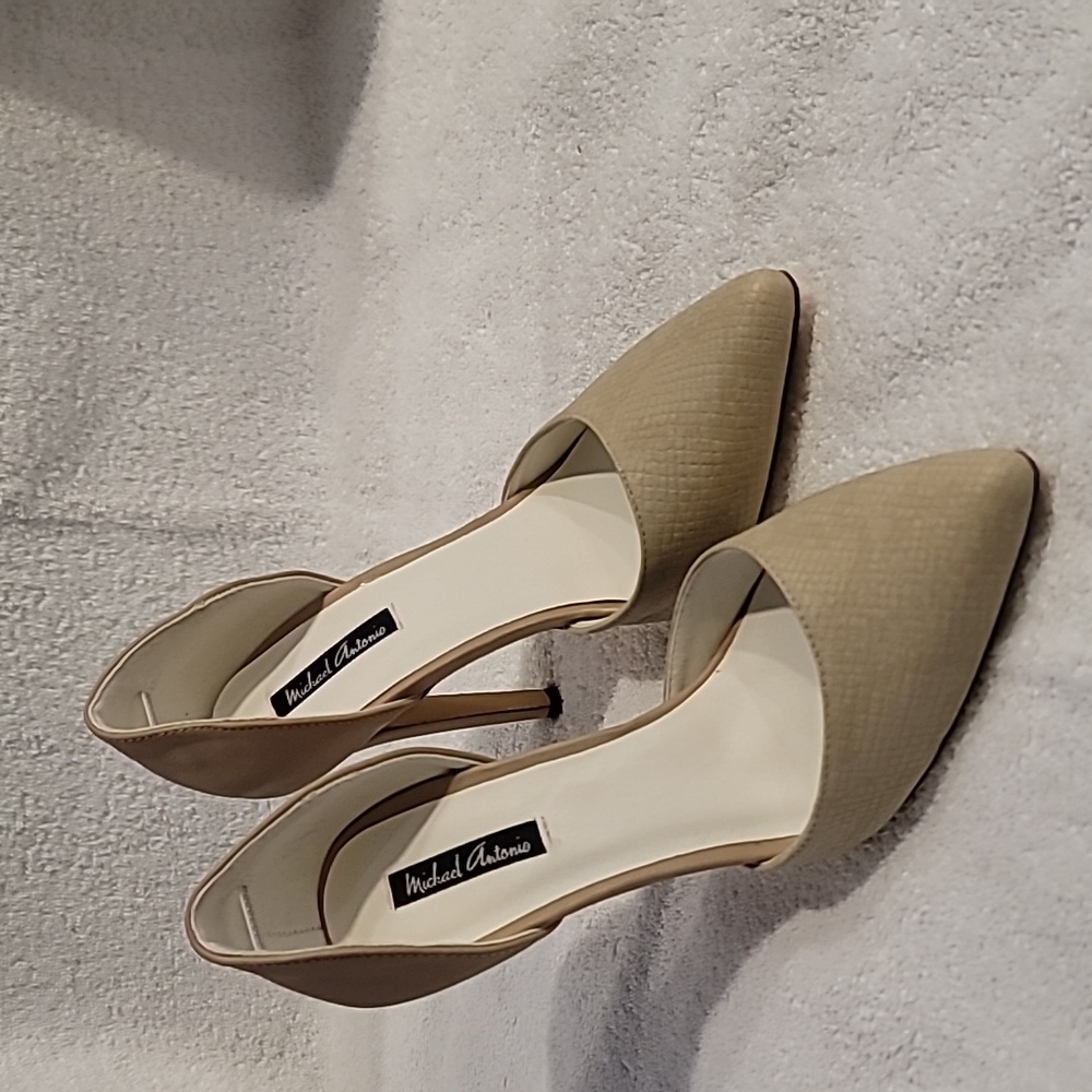 Michael Antonio Women's Lander Dress Pump